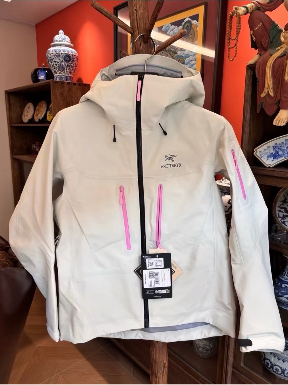 Arc'teryxx Women's White Shell Jacket with Pink Accents